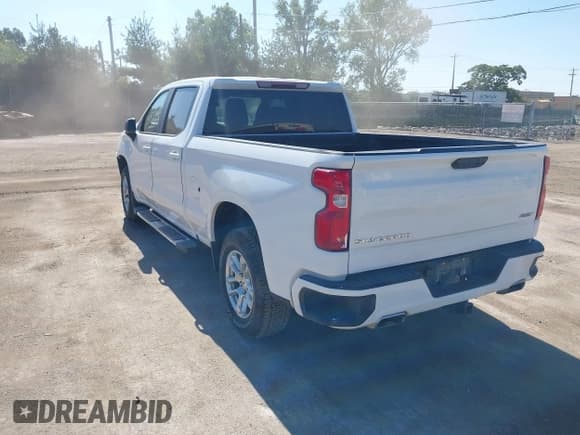 ✅ 2022 Chevrolet Silverado 1500 RST • VIN: 3GCUDEEDXNG634773 • Lot: 43339956. Wystawiony na IAAI z przebiegiem 77 414 mil. Bezpłatny archiwum sprzedaży aukcyjnych z USA i szczegółowy raport historii pojazdu na DreamBid. Zdjęcie 3.