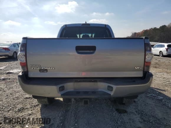 ✅ 2014 Toyota Tacoma • VIN: 3TMMU4FN4EM070041 • Lot: 93401775. Listed on Copart with 178,707 mi. Free auction sales archive from the USA and detailed vehicle history report at DreamBid. Image 6.