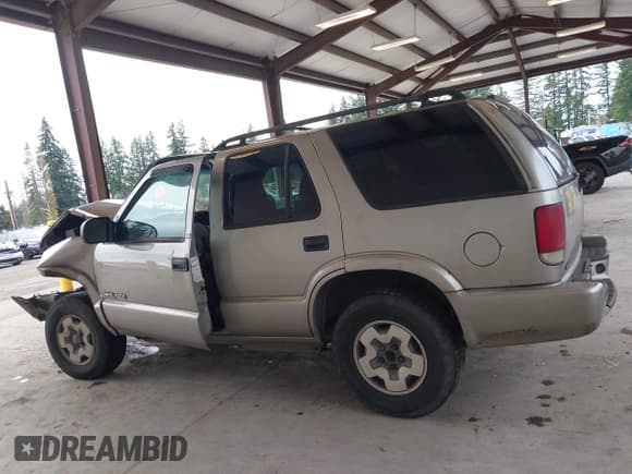 ✅ 2002 Chevrolet Blazer LS • VIN: 1GNDT13W12K213696 • Lot: 43768692. Listed on IAAI with 160,269 mi. Free auction sales archive from the USA and detailed vehicle history report at DreamBid. Image 14.
