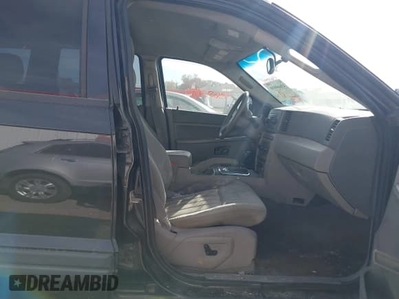 ✅ 2005 Jeep Grand Cherokee Laredo • VIN: 1J4HR48N25C542250 • Lot: 43600890. Listed on IAAI with 286,112 mi. Free auction sales archive from the USA and detailed vehicle history report at DreamBid. Image 5.