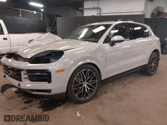 ✅ 2025 Porsche Cayenne E-Hybrid • VIN: WP1AE2AY2SDA16359 • Lot: 41886547. Wystawiony na IAAI z przebiegiem 2 828 mil. Bezpłatny archiwum sprzedaży aukcyjnych z USA i szczegółowy raport historii pojazdu na DreamBid. Zdjęcie 20.