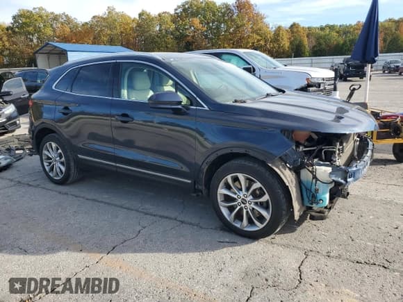 ✅ 2017 Lincoln MKC Select • VIN: 5LMCJ2D91HUL40091 • Lot: 90821195. Wystawiony na Copart z przebiegiem 61 672 mil. Bezpłatny archiwum sprzedaży aukcyjnych z USA i szczegółowy raport historii pojazdu na DreamBid. Zdjęcie 4.