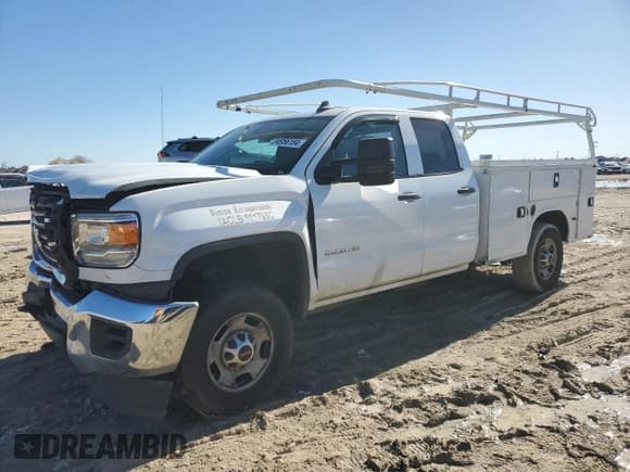 ✅ 2019 GMC Sierra 1500 • VIN: 2GD21NEG5K1135468 • Лот: 84956184. Опубликован ранее на Copart с пробегом 129 641 миль. Бесплатный доступ к архиву аукционных продаж из США и подробный отчёт об истории автомобиля на DreamBid. Изображение 1.