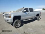 ✅ 2015 Chevrolet Silverado 1500 LT • VIN: 3GCPCREC6FG122105 • Лот: 63275764. Опубликован ранее на Copart с пробегом 132 171 миль. Бесплатный доступ к архиву аукционных продаж из США и подробный отчёт об истории автомобиля на DreamBid. Изображение 1.