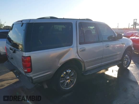 ✅ 2001 Ford Expedition XLT • VIN: 1FMRU16W81LB39527 • Лот: 41364921. Опубликован ранее на IAAI с пробегом 191 198 миль. Бесплатный доступ к архиву аукционных продаж из США и подробный отчёт об истории автомобиля на DreamBid. Изображение 4.