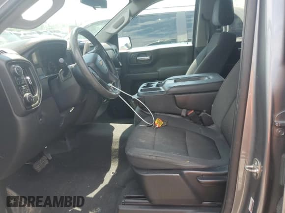 ✅ 2020 Chevrolet Silverado 1500 Custom • VIN: 3GCPYBEH1LG126160 • Lot: 67471794. Wystawiony na Copart z przebiegiem 131 509 mil. Bezpłatny archiwum sprzedaży aukcyjnych z USA i szczegółowy raport historii pojazdu na DreamBid. Zdjęcie 7.