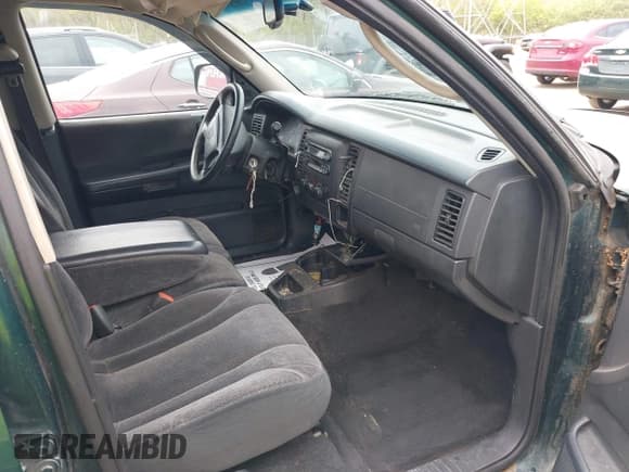 ✅ 2001 Dodge Dakota Sport • VIN: 1B7HG2ANX1S256902 • Lot: 42037703. Wystawiony na IAAI z przebiegiem 121 914 mil. Bezpłatny archiwum sprzedaży aukcyjnych z USA i szczegółowy raport historii pojazdu na DreamBid. Zdjęcie 5.