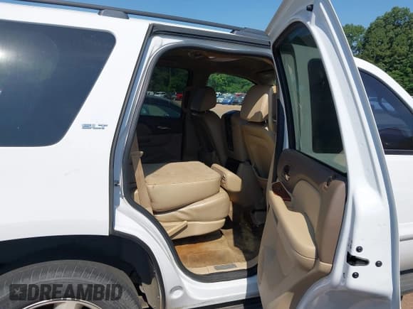 ✅ 2007 GMC Yukon SLE • VIN: 1GKFC13067R401677 • Lot: 42332959. Listed on IAAI with 311,951 mi. Free auction sales archive from the USA and detailed vehicle history report at DreamBid. Image 8.