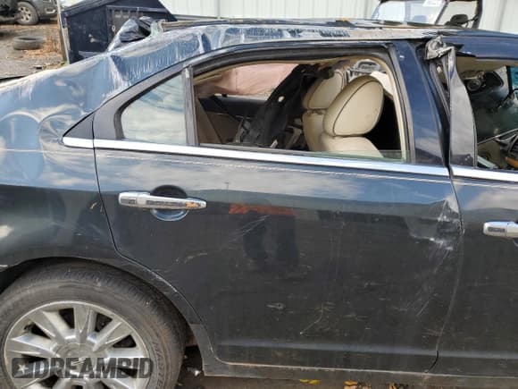 ✅ 2010 Lincoln MKZ • VIN: 3LNHL2JC6AR627409 • Lot: 96675975. Wystawiony na Copart z przebiegiem Nie podano. Bezpłatny archiwum sprzedaży aukcyjnych z USA i szczegółowy raport historii pojazdu na DreamBid. Zdjęcie 10.