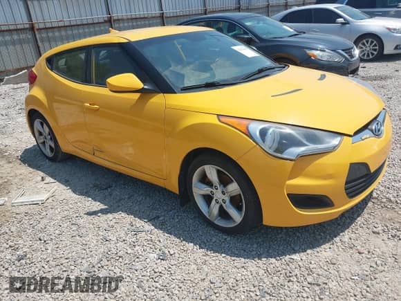 2012 Hyundai Veloster w/Gray Int z VIN KMHTC6AD9CU074244, wystawiony jako IAAI lot #42471609 z przebiegiem 117 402 mil mil oraz . Historia ofert i sprzedaży dostępna na DreamBid. Obrazek 1.