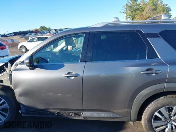 ✅ 2023 Nissan Pathfinder SL • VIN: 5N1DR3CCXPC217851 • Lot: 43588865. Wystawiony na IAAI z przebiegiem 23 630 mil. Bezpłatny archiwum sprzedaży aukcyjnych z USA i szczegółowy raport historii pojazdu na DreamBid. Zdjęcie 15.