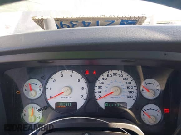 2003 Dodge 1500 ST z VIN 1D7HA18Z33S163409, wystawiony jako IAAI lot #41995869 z przebiegiem 260 663 mil mil oraz . Historia ofert i sprzedaży dostępna na DreamBid. Obrazek 7.