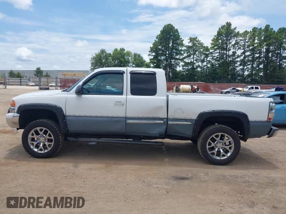 ✅ 1999 GMC Sierra 1500 SLE • VIN: 1GTEK19T7XE515464 • Лот: 42699845. Опубликован ранее на IAAI с пробегом 239 544 миль. Бесплатный доступ к архиву аукционных продаж из США и подробный отчёт об истории автомобиля на DreamBid. Изображение 6.