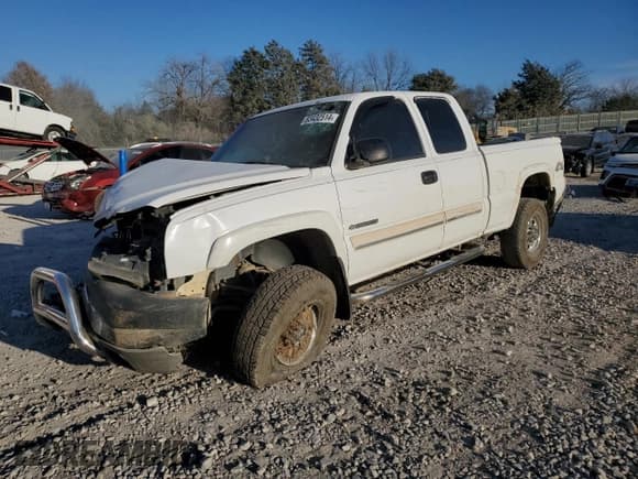 ✅ 2003 Chevrolet Silverado 2500HD LS • VIN: 1GCHK29U23E350574 • Lot: 83432514. Wystawiony na Copart z przebiegiem Nie podano. Bezpłatny archiwum sprzedaży aukcyjnych z USA i szczegółowy raport historii pojazdu na DreamBid. Zdjęcie 1.