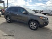 ✅ 2013 Kia Sorento EX • VIN: 5XYKU4A68DG409502 • Лот: 86248525. Опубликован ранее на Copart с пробегом 212 960 миль. Бесплатный доступ к архиву аукционных продаж из США и подробный отчёт об истории автомобиля на DreamBid. Изображение 4.