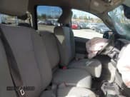 ✅ 2008 Dodge 1500 ST • VIN: 1D7HU18218J130917 • Lot: 43617480. Wystawiony na IAAI z przebiegiem 208 586 mil. Bezpłatny archiwum sprzedaży aukcyjnych z USA i szczegółowy raport historii pojazdu na DreamBid. Zdjęcie 5.