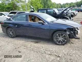 ✅ 2025 Lexus ES 350 • VIN: 58ADZ1B11SU185338 • Lot: 61213385. Listed on Copart with 5,014 mi. Free auction sales archive from the USA and detailed vehicle history report at DreamBid. Image 4.