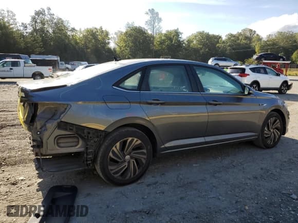 ✅ 2019 Volkswagen Jetta SEL Premium • VIN: 3VWG57BUXKM009553 • Lot: 81955035. Listed on Copart with 130,560 mi. Free auction sales archive from the USA and detailed vehicle history report at DreamBid. Image 3.