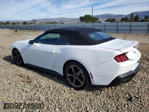 ✅ 2024 Ford Mustang EcoBoost Premium • VIN: 1FAGP8UH9R5112925 • Lot: 92244685. Listed on Copart with 32,861 mi. Free auction sales archive from the USA and detailed vehicle history report at DreamBid. Image 2.