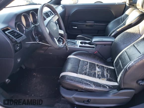 ✅ 2010 Dodge Challenger SE • VIN: 2B3CJ4DVXAH320643 • Lot: 88333635. Wystawiony na Copart z przebiegiem 104 804 mil. Bezpłatny archiwum sprzedaży aukcyjnych z USA i szczegółowy raport historii pojazdu na DreamBid. Zdjęcie 7.