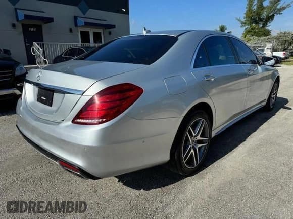 ✅ 2017 Mercedes-Benz S 550 • VIN: WDDUG8CB9HA332278 • Lot: 47146145. Wystawiony na Copart z przebiegiem 107 932 mil. Bezpłatny archiwum sprzedaży aukcyjnych z USA i szczegółowy raport historii pojazdu na DreamBid. Zdjęcie 3.