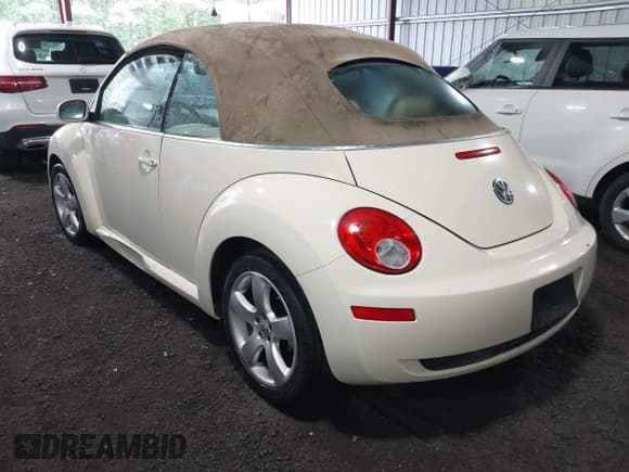✅ 2007 Volkswagen Beetle • VIN: 3VWSF31Y07M407379 • Lot: 42155490. Listed on IAAI with 118,898 mi. Free auction sales archive from the USA and detailed vehicle history report at DreamBid. Image 3.