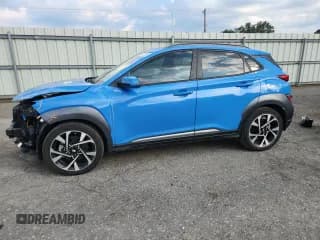 ✅ 2022 Hyundai Kona Limited • VIN: KM8K53A3XNU862142 • Лот: 70933305. Опубликован ранее на Copart с пробегом 59 296 миль. Бесплатный доступ к архиву аукционных продаж из США и подробный отчёт об истории автомобиля на DreamBid. Изображение 1.