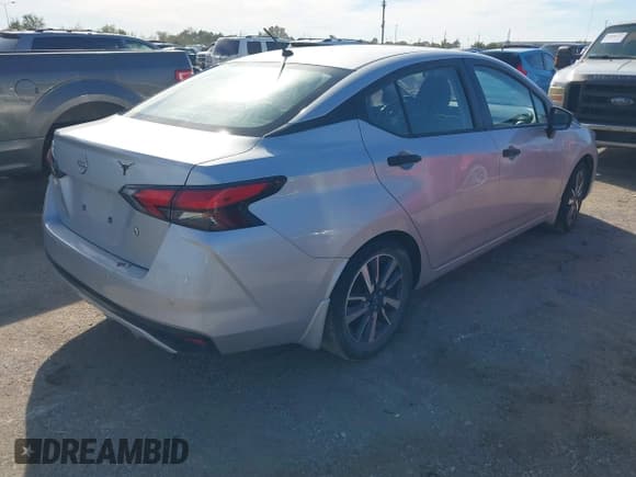 ✅ 2024 Nissan Versa S • VIN: 3N1CN8DV5RL848865 • Lot: 43705379. Wystawiony na IAAI z przebiegiem 53 550 mil. Bezpłatny archiwum sprzedaży aukcyjnych z USA i szczegółowy raport historii pojazdu na DreamBid. Zdjęcie 4.