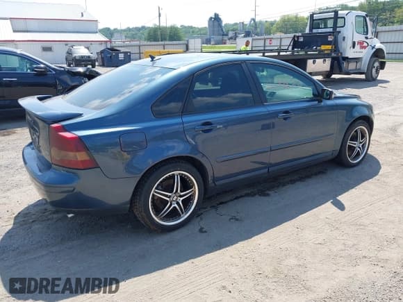 ✅ 2005 Volvo S40 • VIN: YV1MS682152076014 • Lot: 42888700. Listed on IAAI with 160,809 mi. Free auction sales archive from the USA and detailed vehicle history report at DreamBid. Image 4.