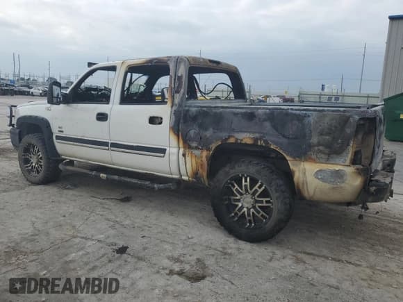 ✅ 2004 Chevrolet Silverado 1500 LS • VIN: 2GCEK13T441401170 • Lot: 67184465. Wystawiony na Copart z przebiegiem Nie podano. Bezpłatny archiwum sprzedaży aukcyjnych z USA i szczegółowy raport historii pojazdu na DreamBid. Zdjęcie 2.