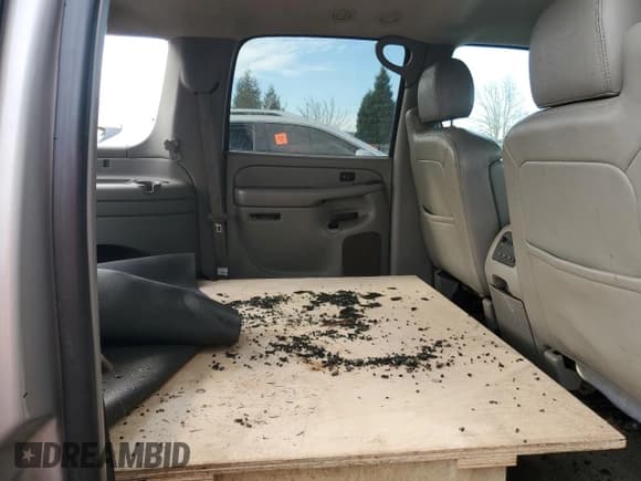 ✅ 2005 Chevrolet Suburban LT • VIN: 3GNFK16ZX5G236228 • Lot: 41590915. Wystawiony na Copart z przebiegiem 179 040 mil. Bezpłatny archiwum sprzedaży aukcyjnych z USA i szczegółowy raport historii pojazdu na DreamBid. Zdjęcie 11.