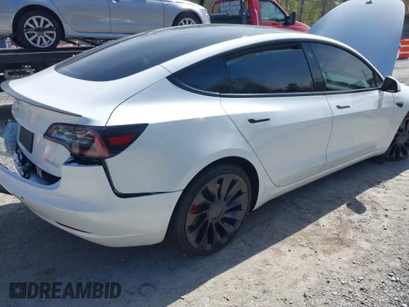 ✅ 2021 Tesla Model 3 Performance • VIN: 5YJ3E1ECXMF083757 • Lot: 41988502. Wystawiony na IAAI z przebiegiem Nie podano. Bezpłatny archiwum sprzedaży aukcyjnych z USA i szczegółowy raport historii pojazdu na DreamBid. Zdjęcie 4.