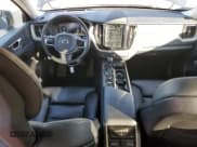 ✅ 2018 Volvo XC60 Inscription • VIN: YV4102RL1J1015970 • Lot: 92197025. Wystawiony na Copart z przebiegiem 94 715 mil. Bezpłatny archiwum sprzedaży aukcyjnych z USA i szczegółowy raport historii pojazdu na DreamBid. Zdjęcie 8.