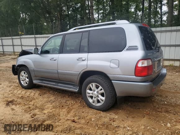 ✅ 2004 Lexus LX 470 • VIN: JTJHT00W743547170 • Lot: 71322044. Listed on Copart with 233,852 mi. Free auction sales archive from the USA and detailed vehicle history report at DreamBid. Image 2.