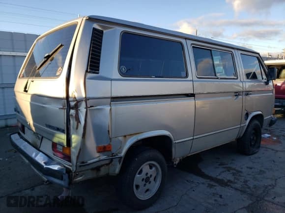 ✅ 1986 Volkswagen Vanagon • VIN: WV2YB0257GH097667 • Лот: 82383524. Опубликован ранее на Copart с пробегом 176 022 миль. Бесплатный доступ к архиву аукционных продаж из США и подробный отчёт об истории автомобиля на DreamBid. Изображение 3.