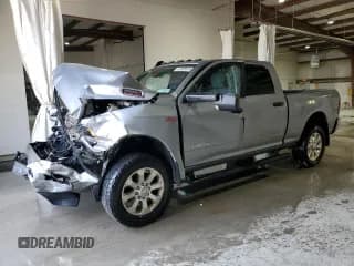 ✅ 2022 Ram 2500 Big Horn • VIN: 3C6UR5DJ1NG399261 • Лот: 67905975. Опубликован ранее на Copart с пробегом 106 091 миль. Бесплатный доступ к архиву аукционных продаж из США и подробный отчёт об истории автомобиля на DreamBid. Изображение 1.