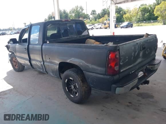 ✅ 2004 Chevrolet Silverado 1500 LS • VIN: 2GCEC19V241168072 • Lot: 43527884. Wystawiony na IAAI z przebiegiem Nie podano mil. Skorzystaj z bezpłatnego archiwum sprzedaży aukcyjnych z USA i zobacz szczegółowy raport historii pojazdu na DreamBid. Zdjęcie 3.