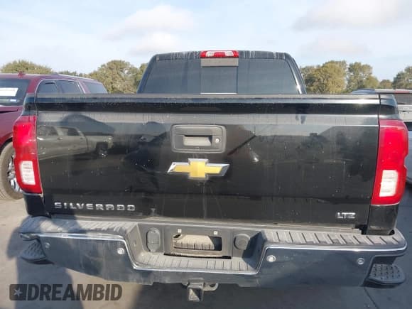 ✅ 2016 Chevrolet Silverado 1500 LTZ • VIN: 3GCPCSEC4GG235799 • Lot: 43514470. Wystawiony na IAAI z przebiegiem 206 578 mil. Bezpłatny archiwum sprzedaży aukcyjnych z USA i szczegółowy raport historii pojazdu na DreamBid. Zdjęcie 16.