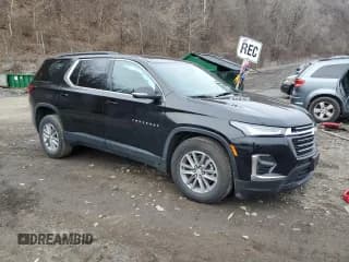 ✅ 2022 Chevrolet Traverse LT • VIN: 1GNEVHKW2NJ192442 • Lot: 35933243. Wystawiony na Copart z przebiegiem 2 885 mil. Bezpłatny archiwum sprzedaży aukcyjnych z USA i szczegółowy raport historii pojazdu na DreamBid. Zdjęcie 4.