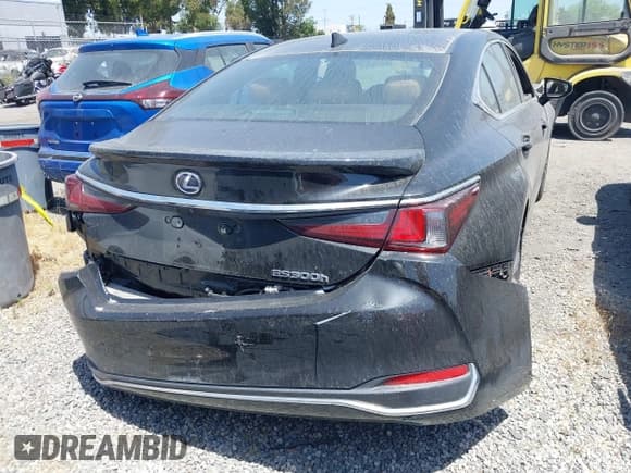 ✅ 2021 Lexus ES 300h • VIN: 58ADA1C11MU009897 • Лот: 42131776. Опубликован ранее на IAAI с пробегом 28 460 миль. Бесплатный доступ к архиву аукционных продаж из США и подробный отчёт об истории автомобиля на DreamBid. Изображение 17.