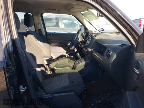 ✅ 2017 Jeep Patriot Sport • VIN: 1C4NJPBA8HD134194 • Lot: 43591400. Listed on IAAI with 124,533 mi. Free auction sales archive from the USA and detailed vehicle history report at DreamBid. Image 5.