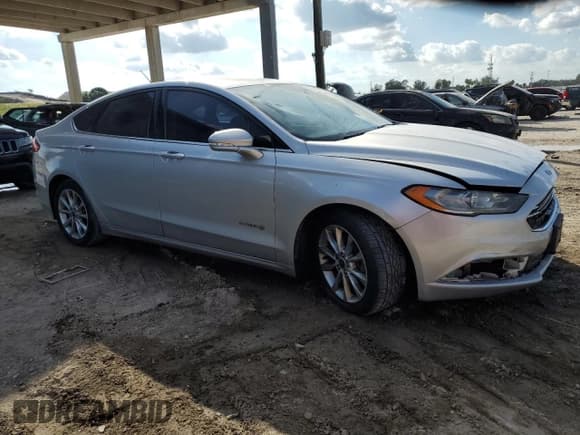 ✅ 2017 Ford Fusion Hybrid SE • VIN: 3FA6P0LU3HR141571 • Lot: 93564855. Wystawiony na Copart z przebiegiem 204 957 mil. Bezpłatny archiwum sprzedaży aukcyjnych z USA i szczegółowy raport historii pojazdu na DreamBid. Zdjęcie 4.