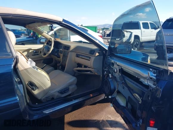 ✅ 2002 Volvo C70 • VIN: YV1NC56D32J026992 • Lot: 43770616. Listed on IAAI with 60,184 mi. Free auction sales archive from the USA and detailed vehicle history report at DreamBid. Image 5.