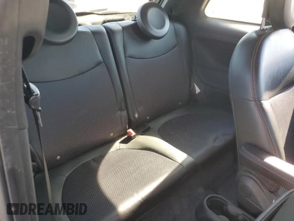 ✅ 2015 FIAT 500e • VIN: 3C3CFFGE9FT615436 • Lot: 81761535. Wystawiony na Copart z przebiegiem 51 249 mil. Bezpłatny archiwum sprzedaży aukcyjnych z USA i szczegółowy raport historii pojazdu na DreamBid. Zdjęcie 10.