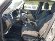 ✅ 2020 Jeep Renegade Latitude • VIN: ZACNJABB9LPL16788 • Lot: 56921635. Wystawiony na Copart z przebiegiem 56 708 mil. Bezpłatny archiwum sprzedaży aukcyjnych z USA i szczegółowy raport historii pojazdu na DreamBid. Zdjęcie 7.