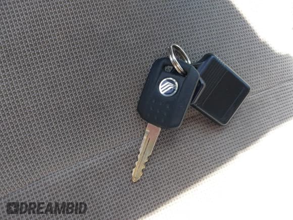 ✅ 2002 Mercury Sable GS • VIN: 1MEFM50U42G638338 • Lot: 42100728. Listed on IAAI with 208,055 mi. Free auction sales archive from the USA and detailed vehicle history report at DreamBid. Image 11.