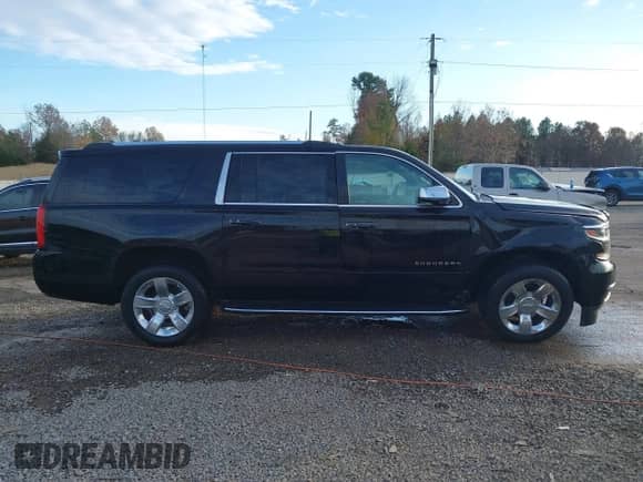 2020 Chevrolet Suburban Premier z VIN 1GNSCJKC0LR121728, wystawiony jako IAAI lot #41105003 z przebiegiem 43 820 mil mil oraz . Historia ofert i sprzedaży dostępna na DreamBid. Obrazek 13.