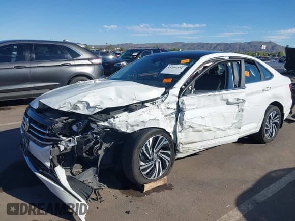 ✅ 2021 Volkswagen Jetta SEL • VIN: 3VWE57BU0MM048033 • Lot: 43396551. Wystawiony na IAAI z przebiegiem Nie podano. Bezpłatny archiwum sprzedaży aukcyjnych z USA i szczegółowy raport historii pojazdu na DreamBid. Zdjęcie 6.