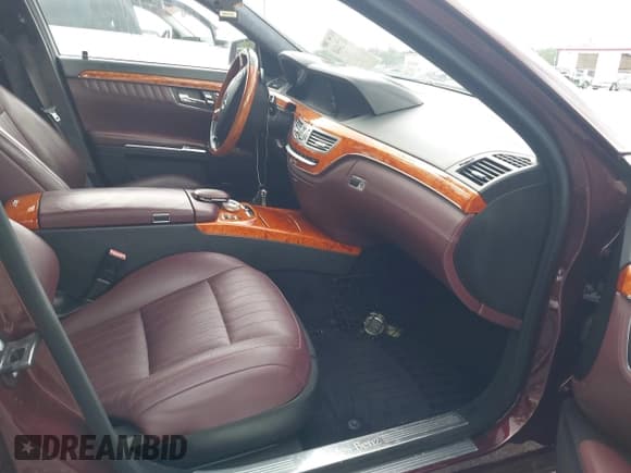 ✅ 2011 Mercedes-Benz S 550 • VIN: WDDNG8GBXBA377669 • Lot: 43324448. Wystawiony na IAAI z przebiegiem 109 925 mil. Bezpłatny archiwum sprzedaży aukcyjnych z USA i szczegółowy raport historii pojazdu na DreamBid. Zdjęcie 5.