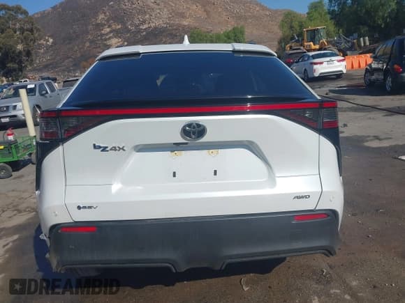 ✅ 2024 Toyota bZ4X XLE • VIN: JTMABACA1RA087164 • Lot: 43189420. Listed on IAAI with 31,898 mi. Free auction sales archive from the USA and detailed vehicle history report at DreamBid. Image 16.